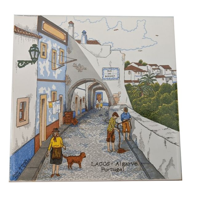 Ceramic Tile Trivet Portugal Street Scene 15x15cm_Lagos_Lady_whitebg_Reber_Iberica